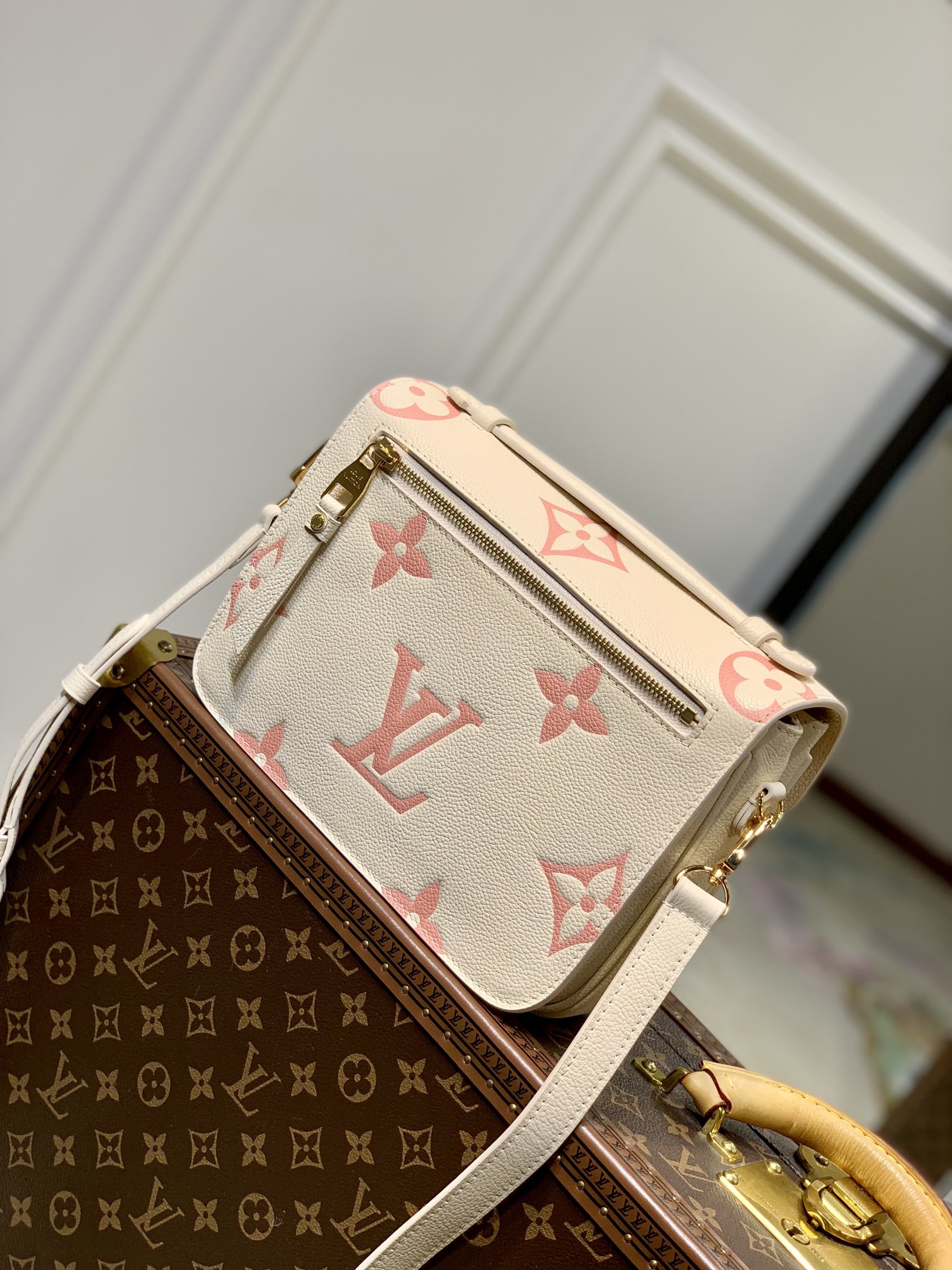 Louis Vuitton Pochette Metis M45573