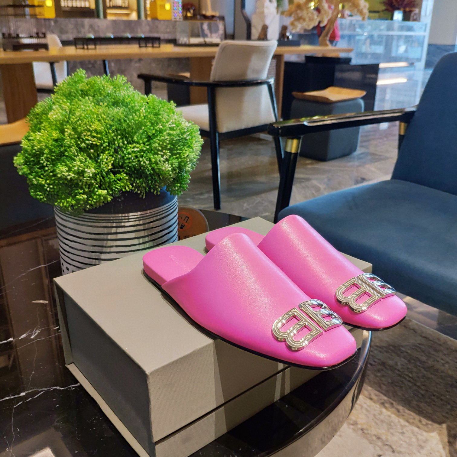 Balenciaga Leather Round toe Slippers Slide Sandal