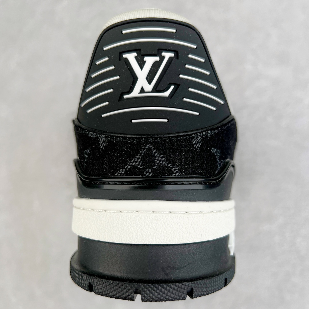 Louis Vuitton Sneakers Black