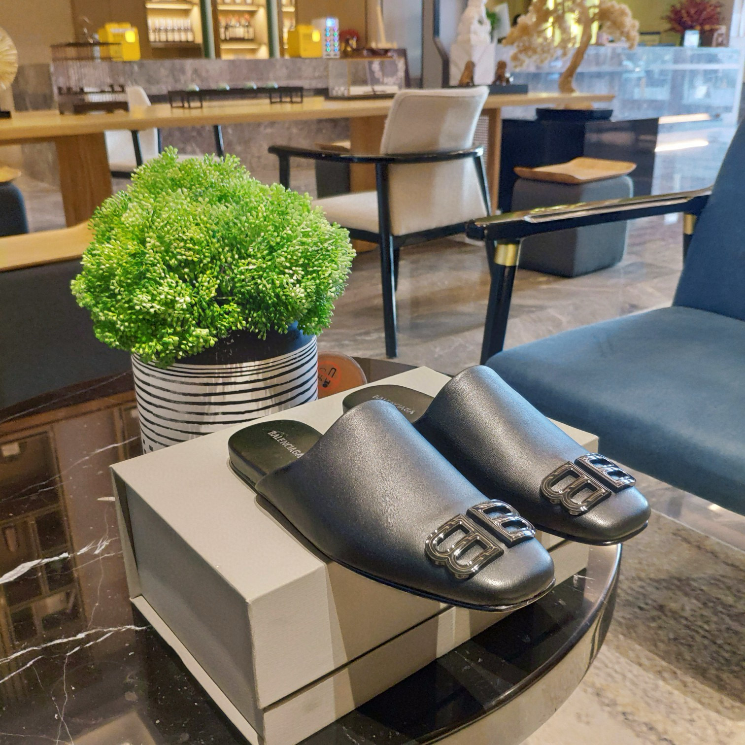 Balenciaga Leather Round toe Slippers Slide Sandal