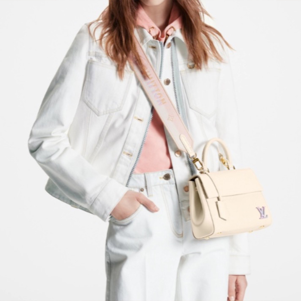 Louis Vuitton LV  Cluny Grained Leather Shoulder Handbag