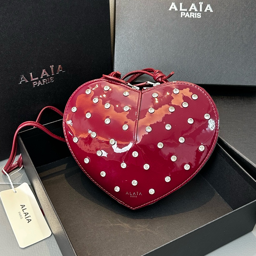 ALaia Diamond Heart Handbag