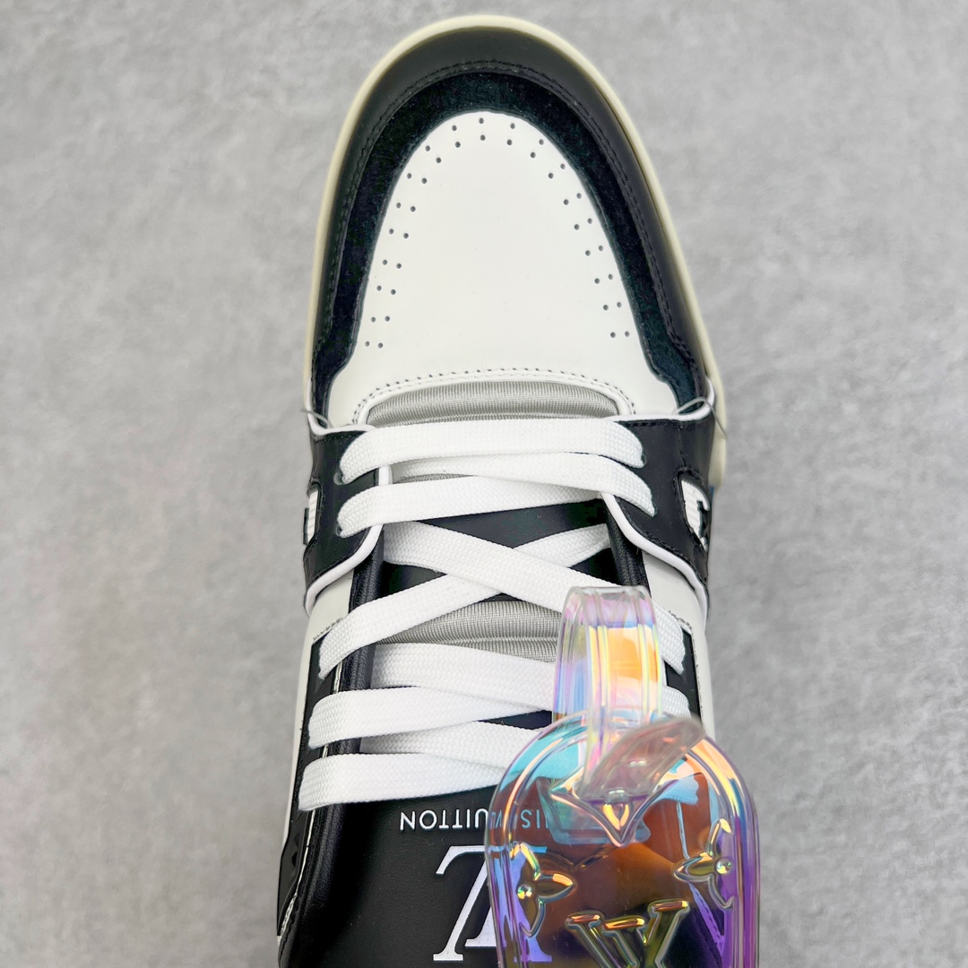 Louis Vuitton Sneakers black white