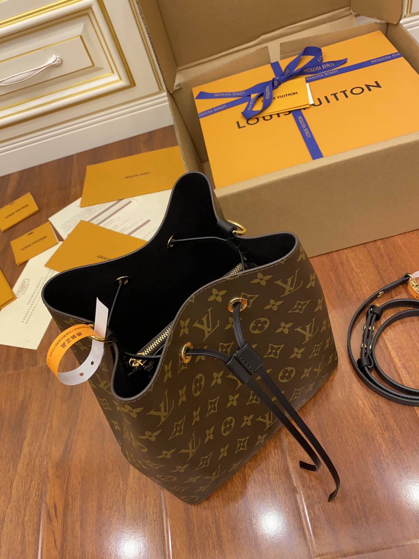 Louis Vuitton NeoNoe MM M44020