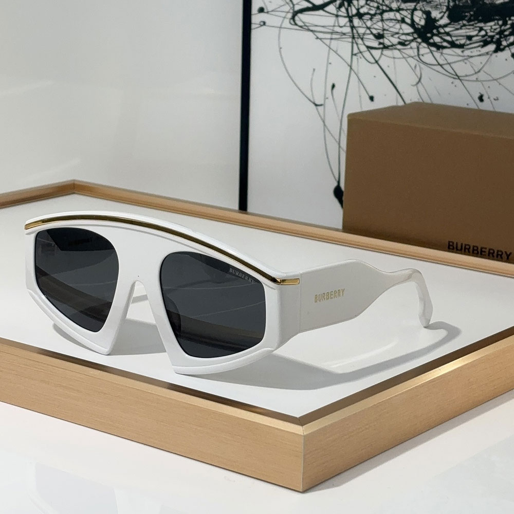 Buberry Framed Printed Cat-eye Sunglasses