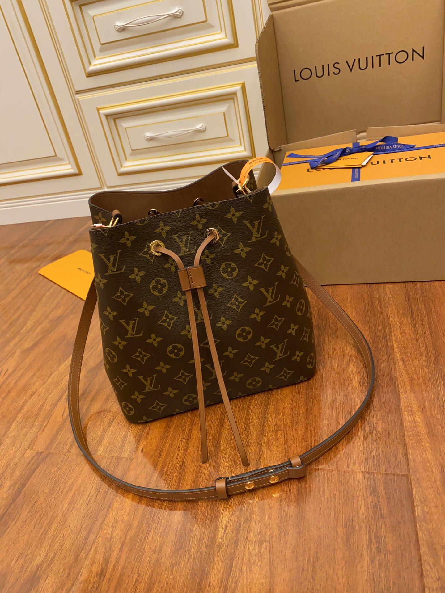 Louis Vuitton NeoNoe MM M44887