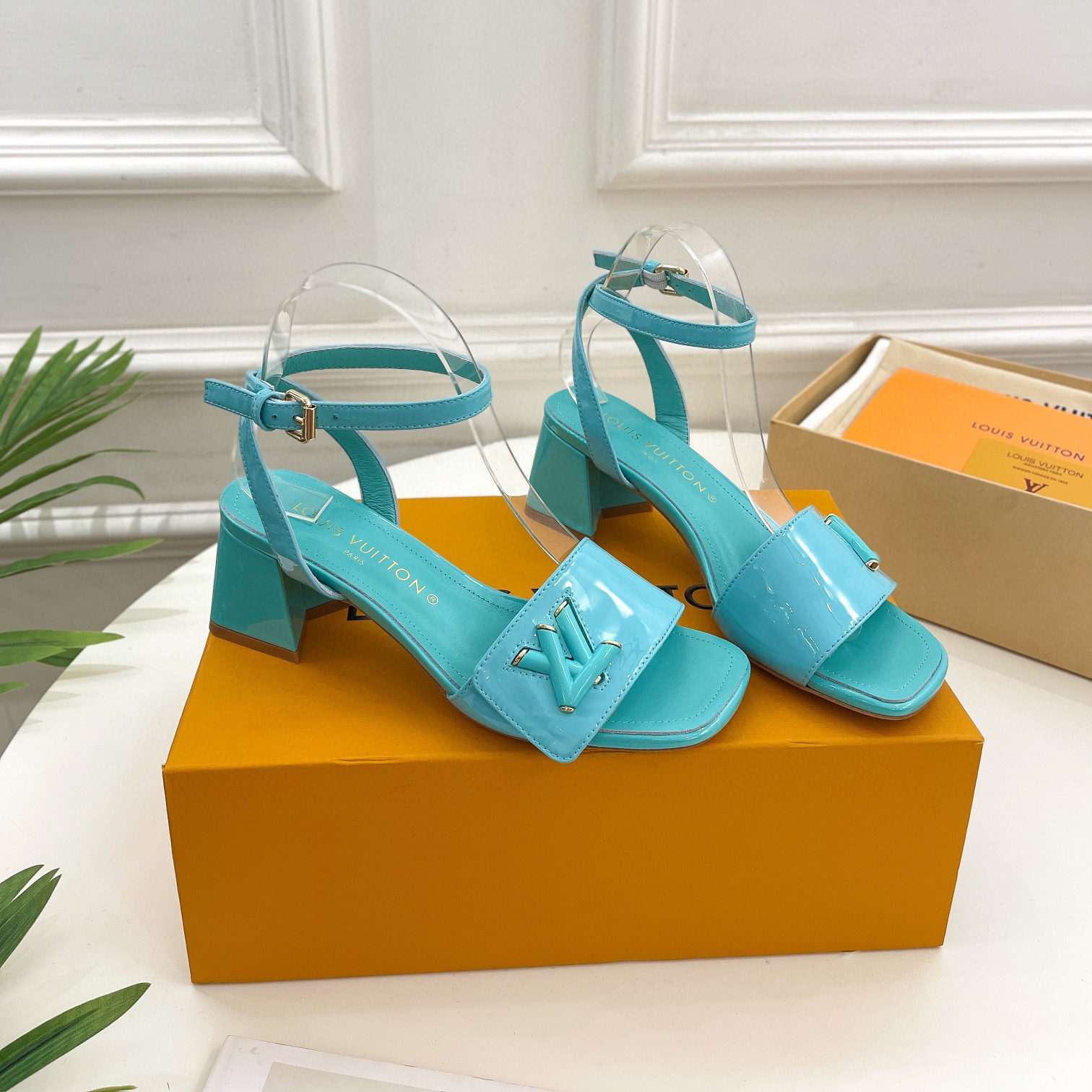 Louis Vuitton LV Patent Leather Thick And Cool Slide Sandal