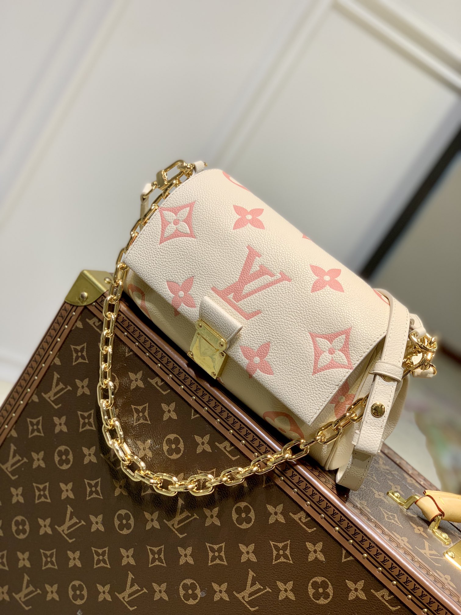 Louis Vuitton LV Favorite
