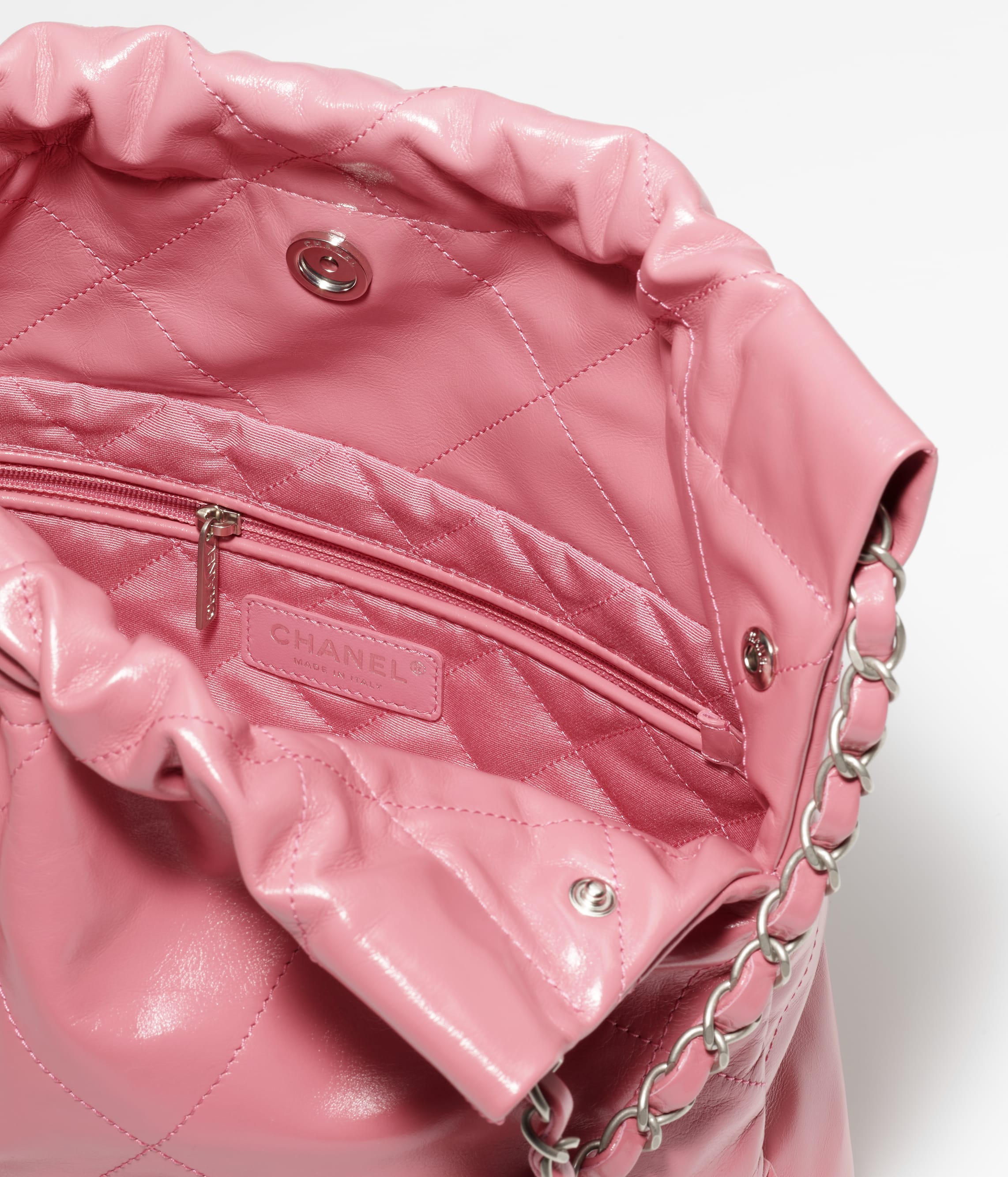 CHANEL 22 SMALL HANDBAG Calfskin & Silver Metal Pink