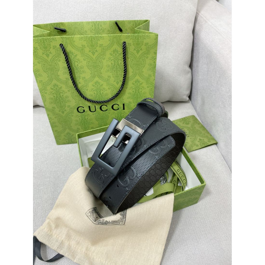 Gucci Cowhide Top Layer Paired with Fine Swivel Button Head 35MM Belt