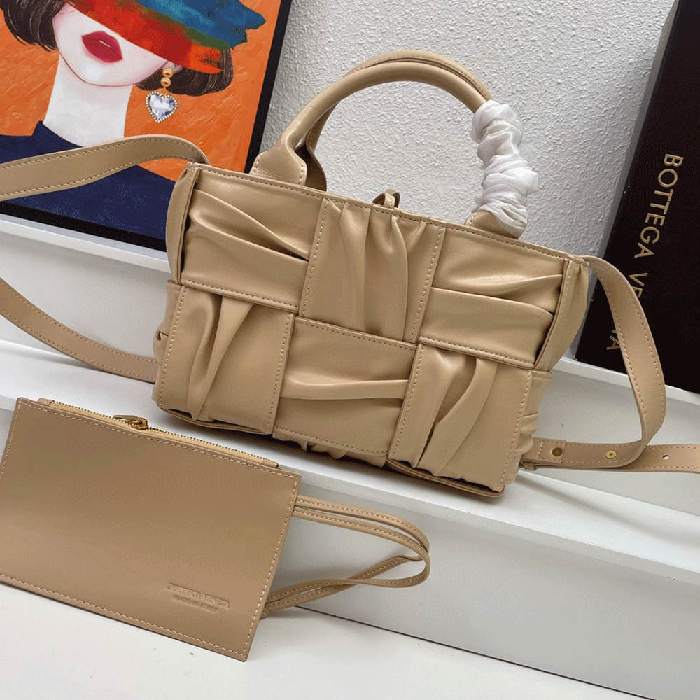 Bottega Veneta BV Arco Tote