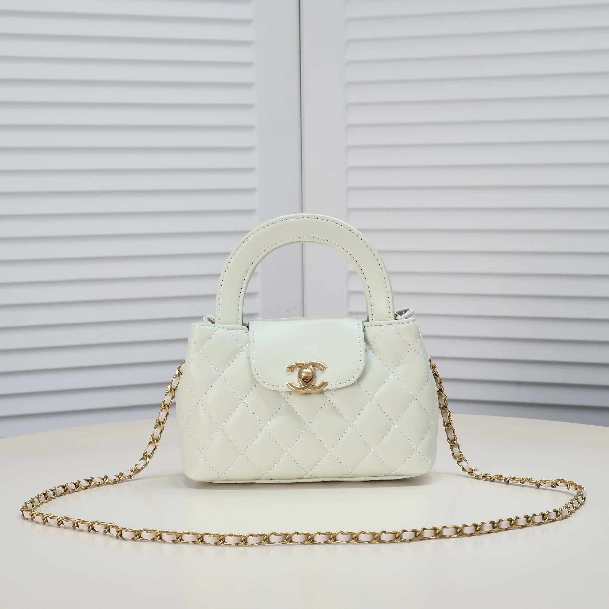 Chanel 23K Kelly Chain Handle Calfskin Handbag