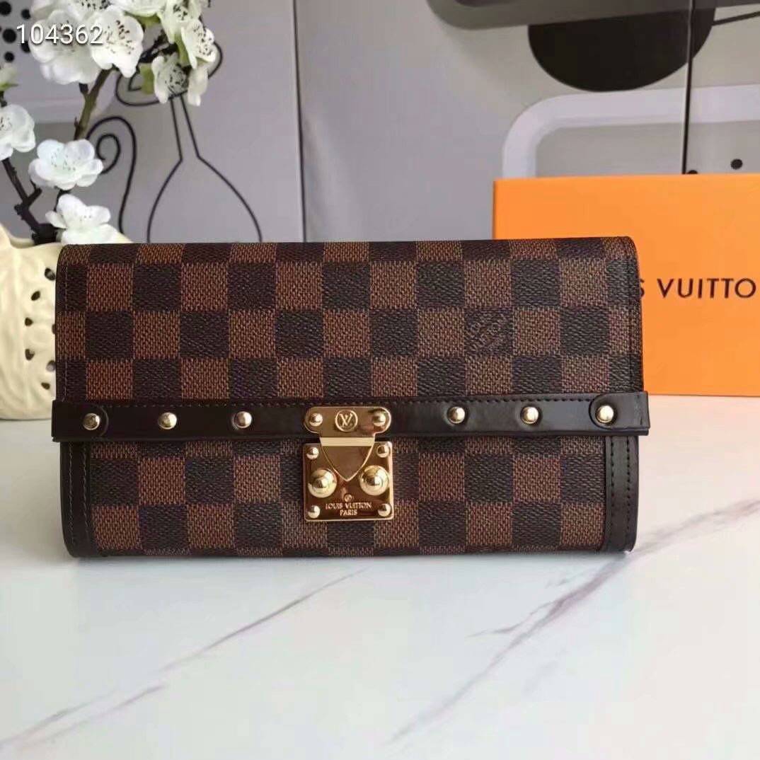 Louis Vuitton LV Capucines Wallet
