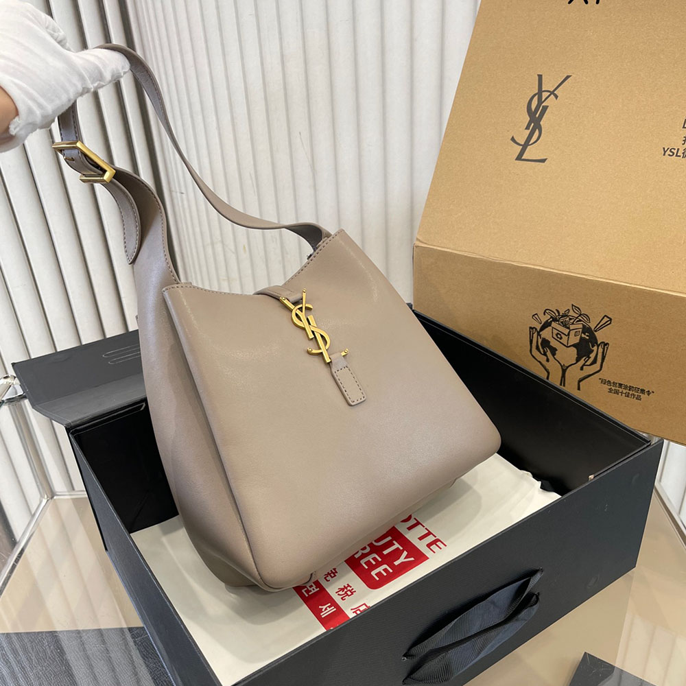 SAINT LAURENT YSL Le 5 à 7 monogram-plaque shoulder bag