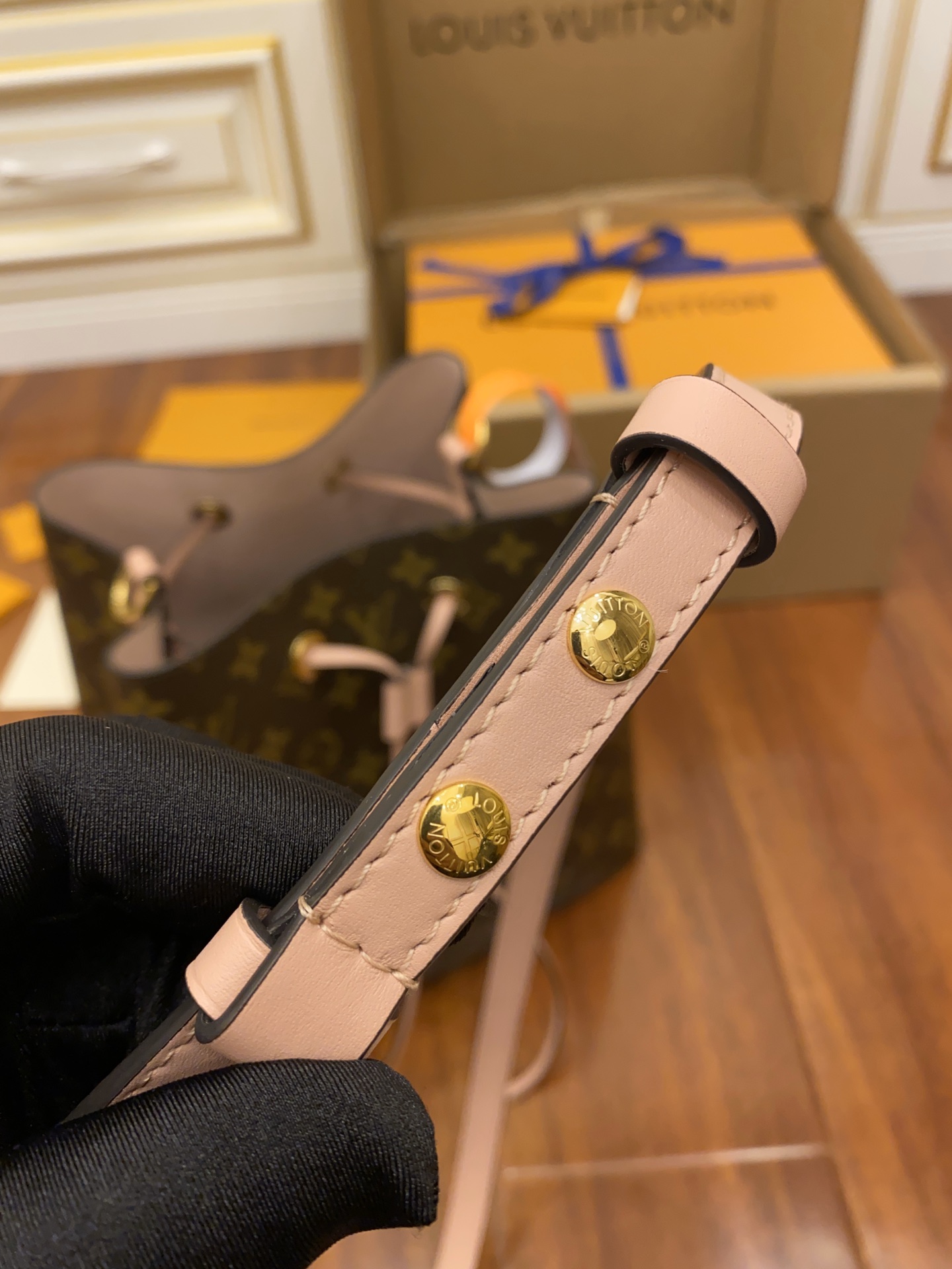 Louis Vuitton NeoNoe MM M44022