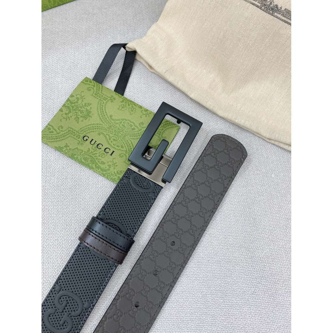 Gucci Cowhide Top Layer Paired with Fine Swivel Button Head 35MM Belt