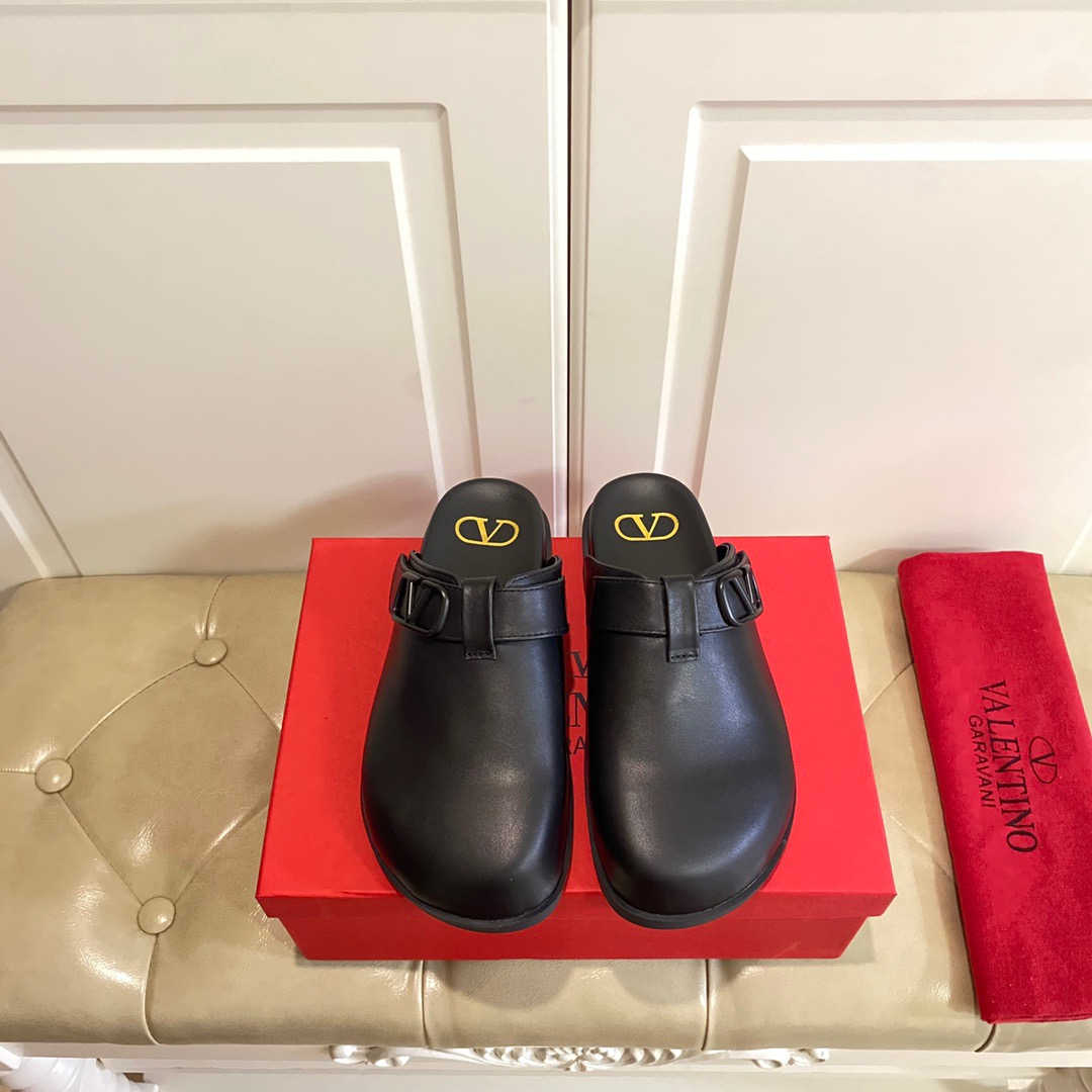 Valentino Leather Wear Stylish Flip-Flops  Slide Sandal