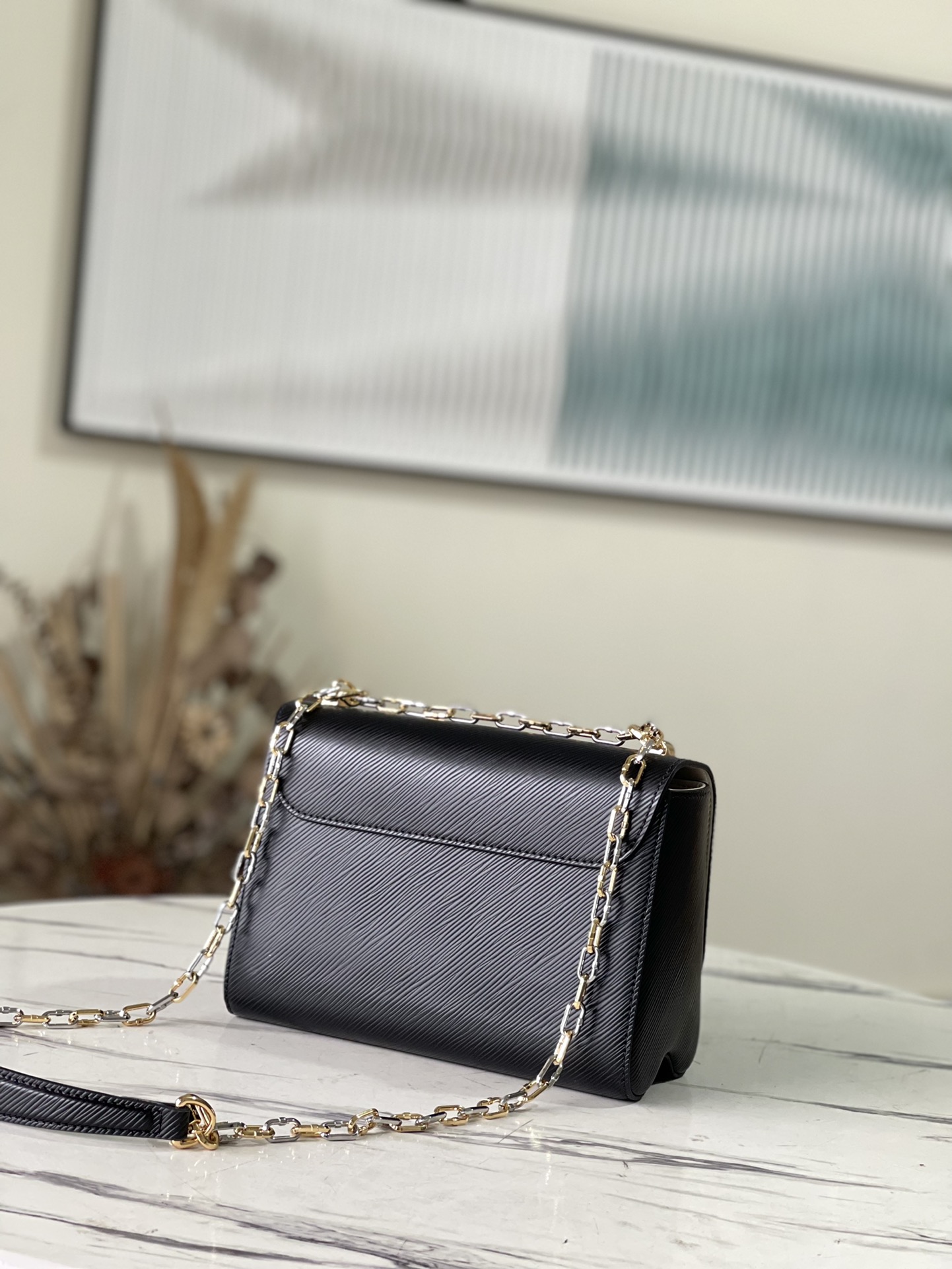 Louis Vuitton Twist MM M21025