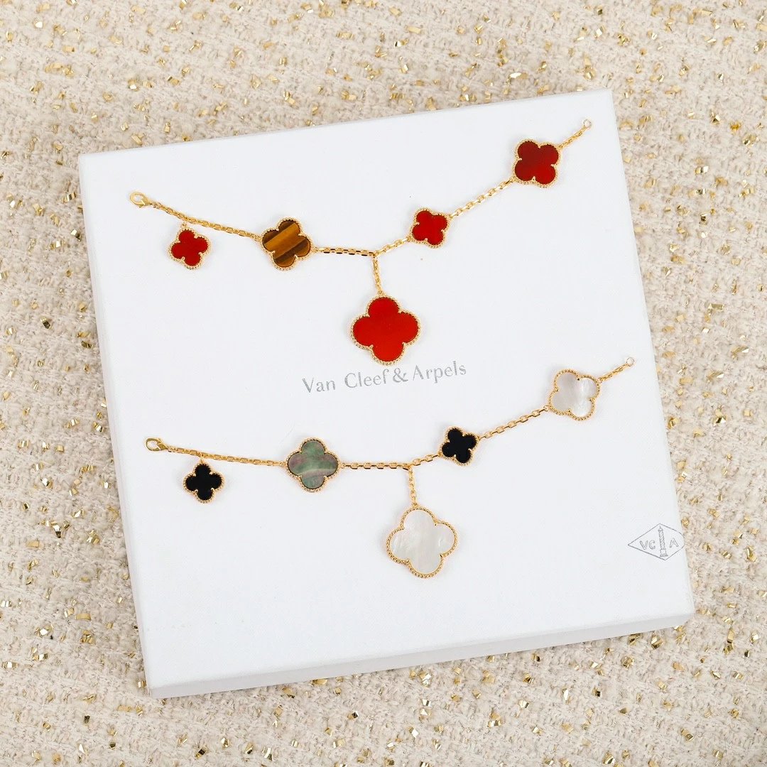 Van Cleef&Arpels VCA irregular alhambra Bracelet