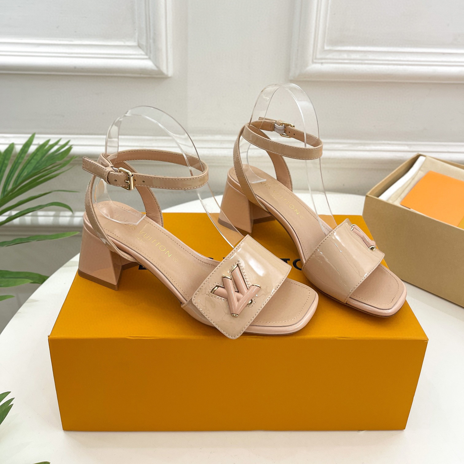 Louis Vuitton LV Patent Leather Thick And Cool Slide Sandal