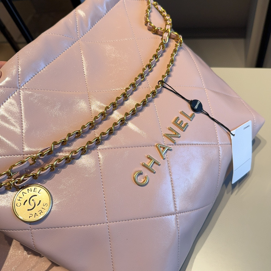 CHANEL 22 SMALL HANDBAG Calfskin & Gold Metal Pink