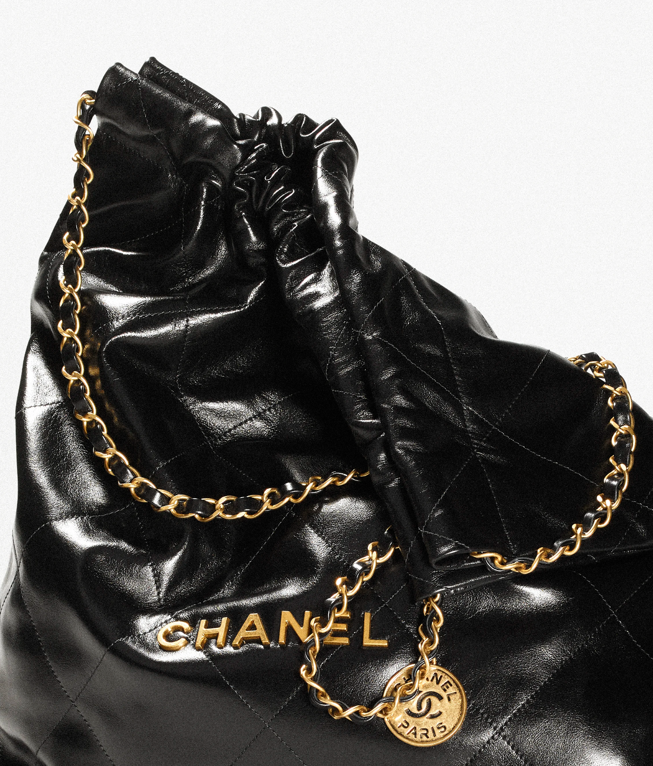 CHANEL 22 HANDBAG Shiny Calfskin & Gold-Tone Black