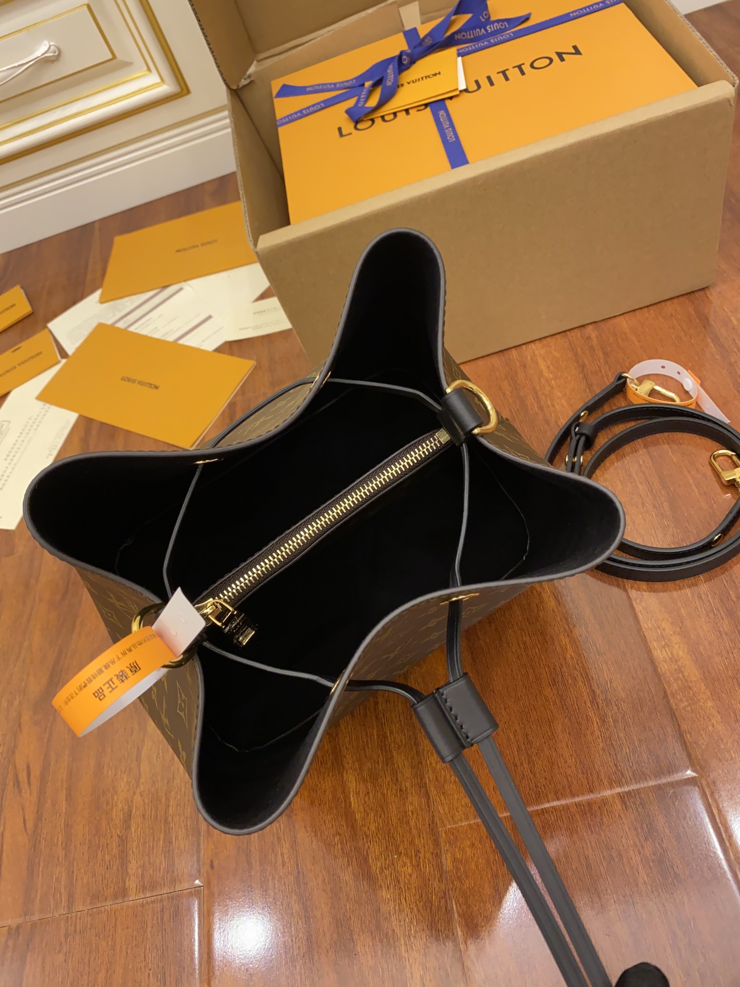 Louis Vuitton NeoNoe MM M44020