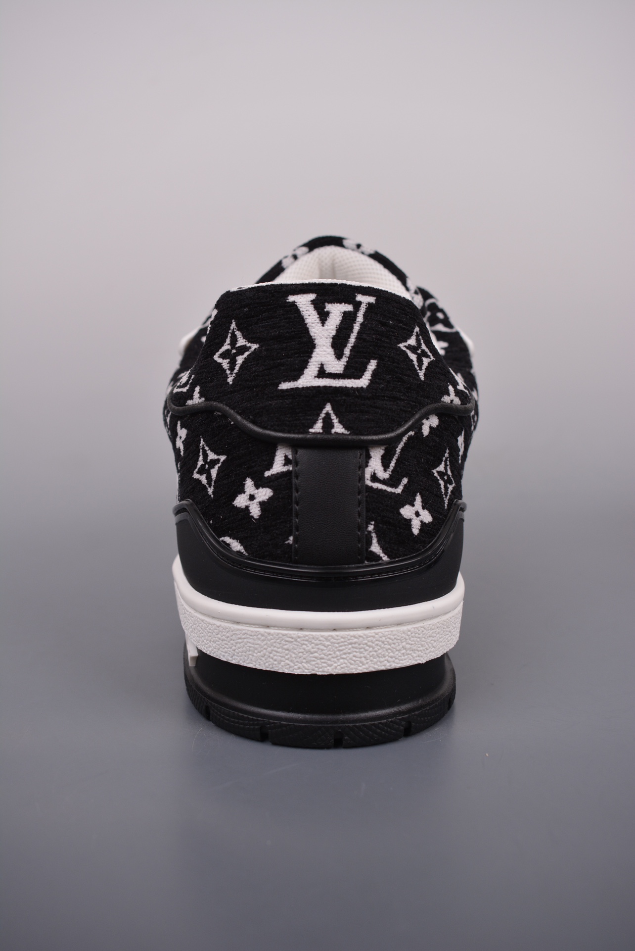 Louis Vuitton Sneakers pattern black