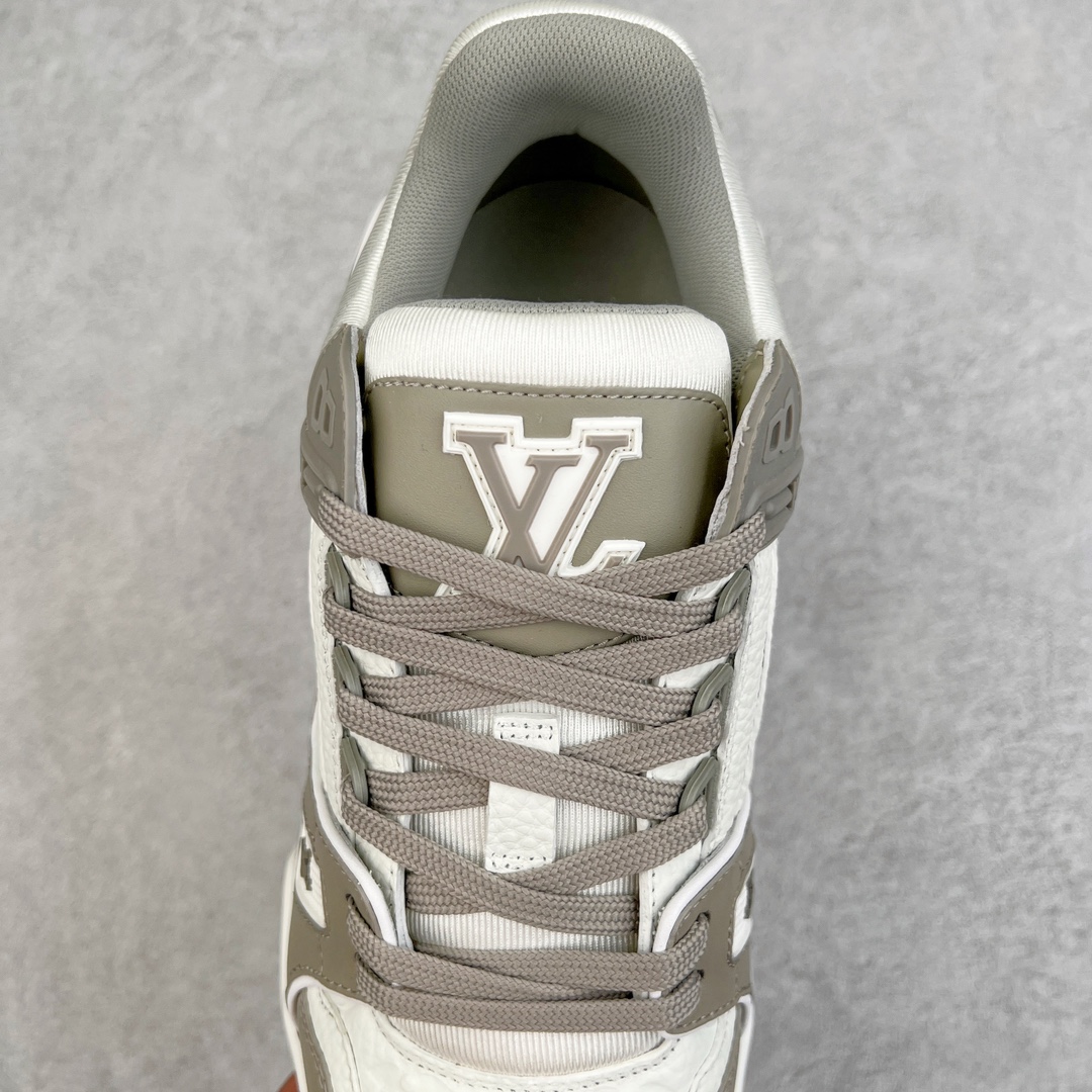 Louis Vuitton Sneakers grey