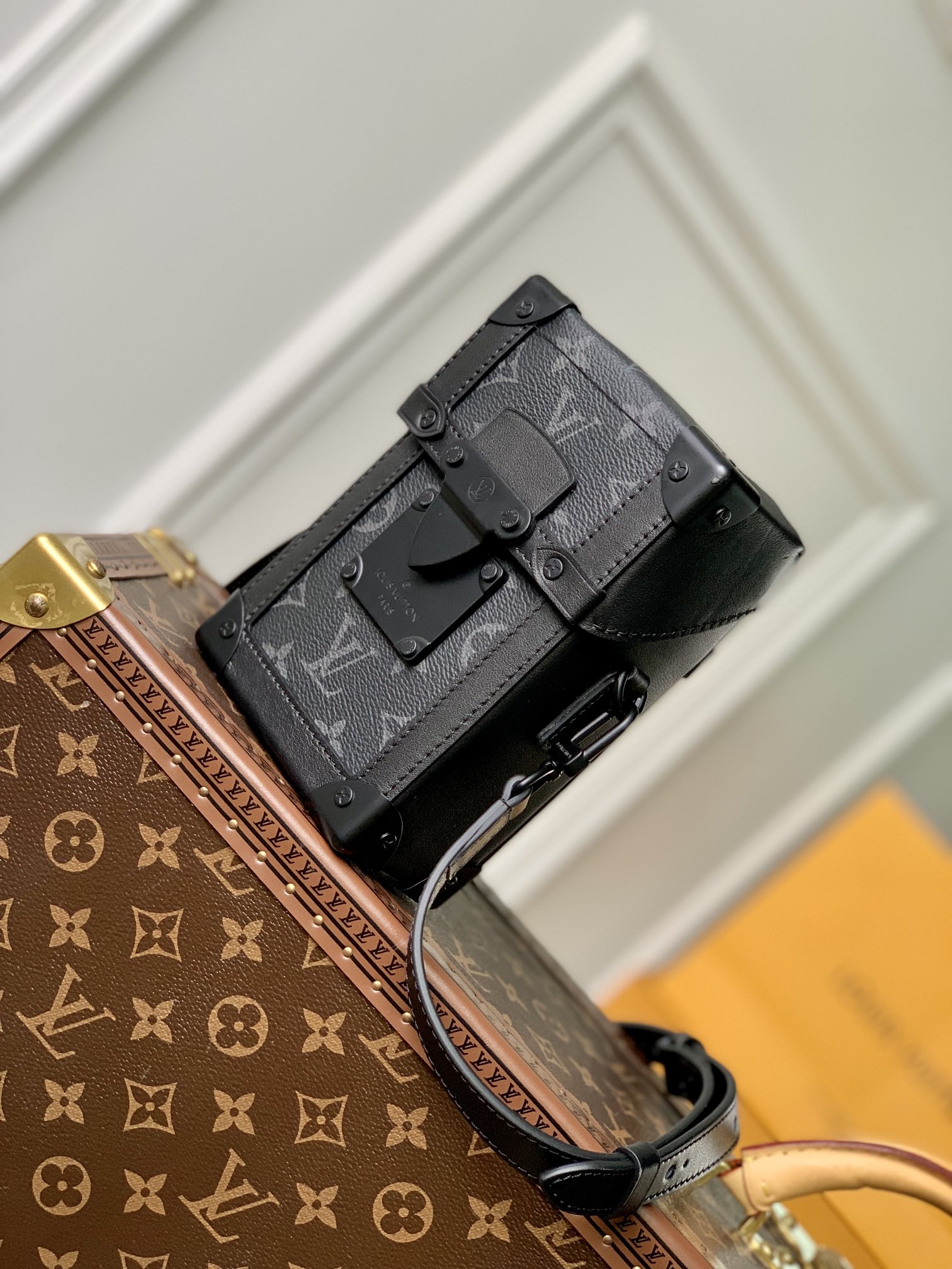 Louis Vuitton Vertical Trunk Wearable Wallet M82077