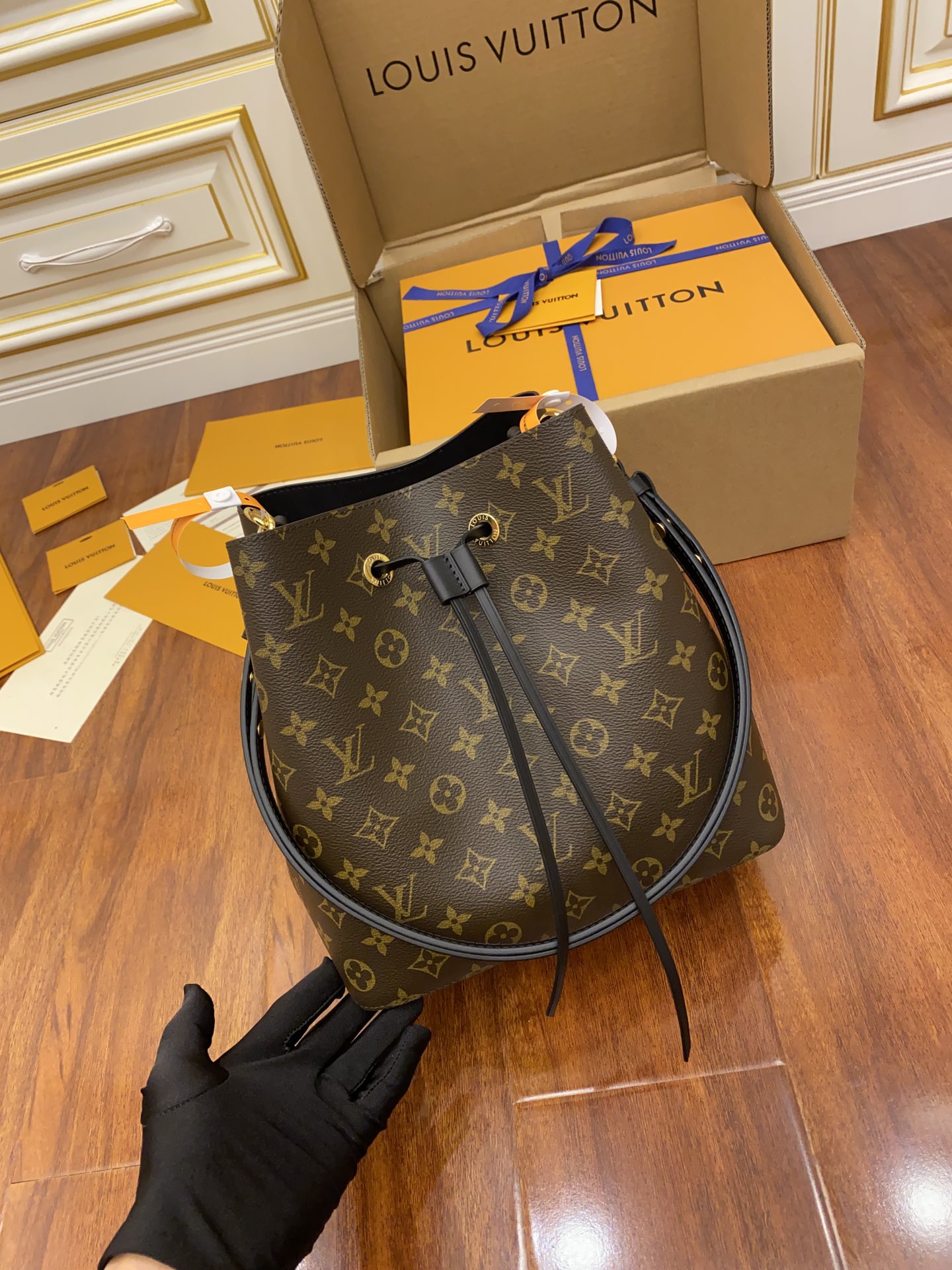 Louis Vuitton NeoNoe MM M44020