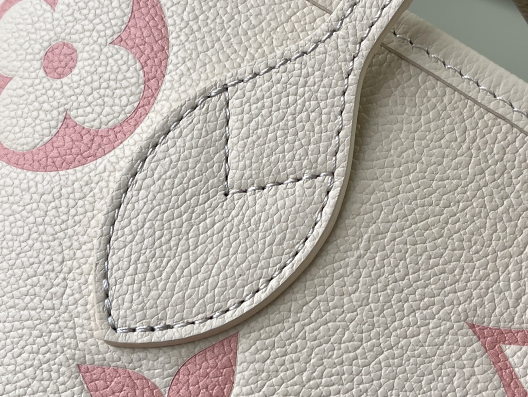 Louis Vuitton Neverfull MM M21579