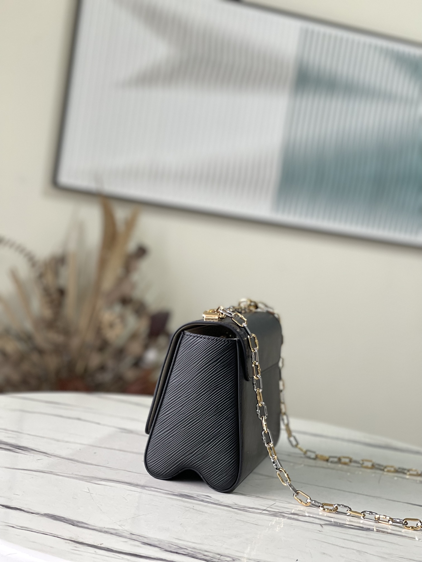 Louis Vuitton Twist MM M21025