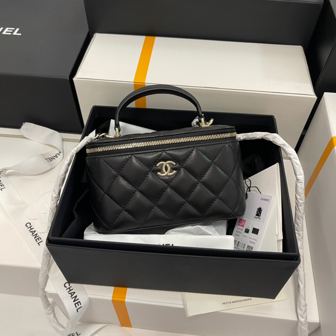 Chanel    handbag
