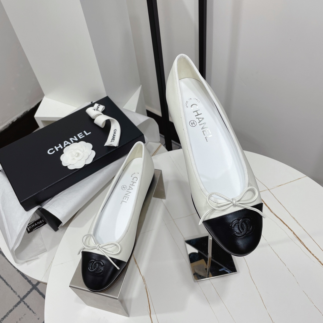 Chanel  Simple casual shoes Sandals Slide