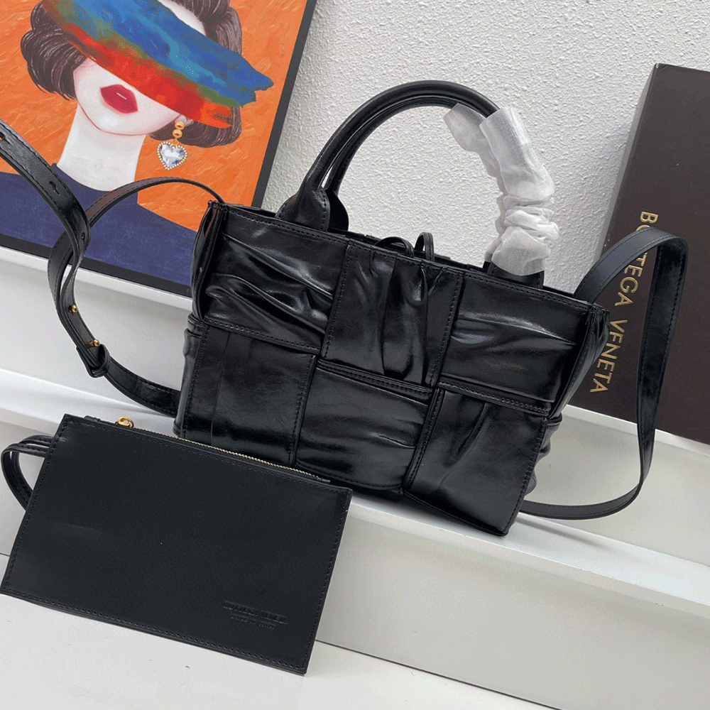 Bottega Veneta BV Arco Tote