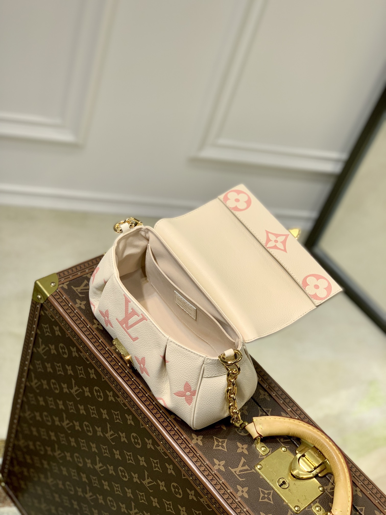 Louis Vuitton LV Favorite