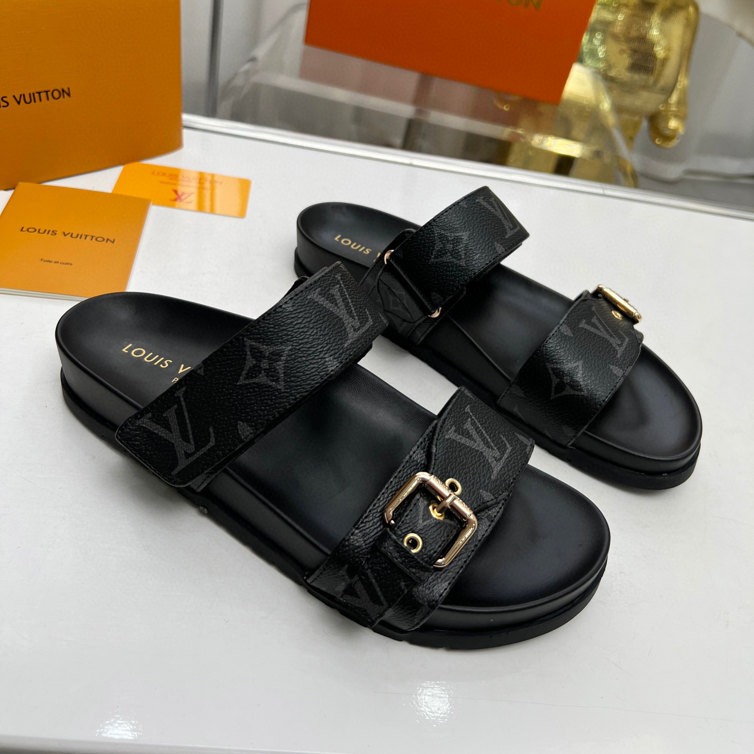 Louis Vuitton LV Bom Dia Fashion Flip-flops Slide Sandal