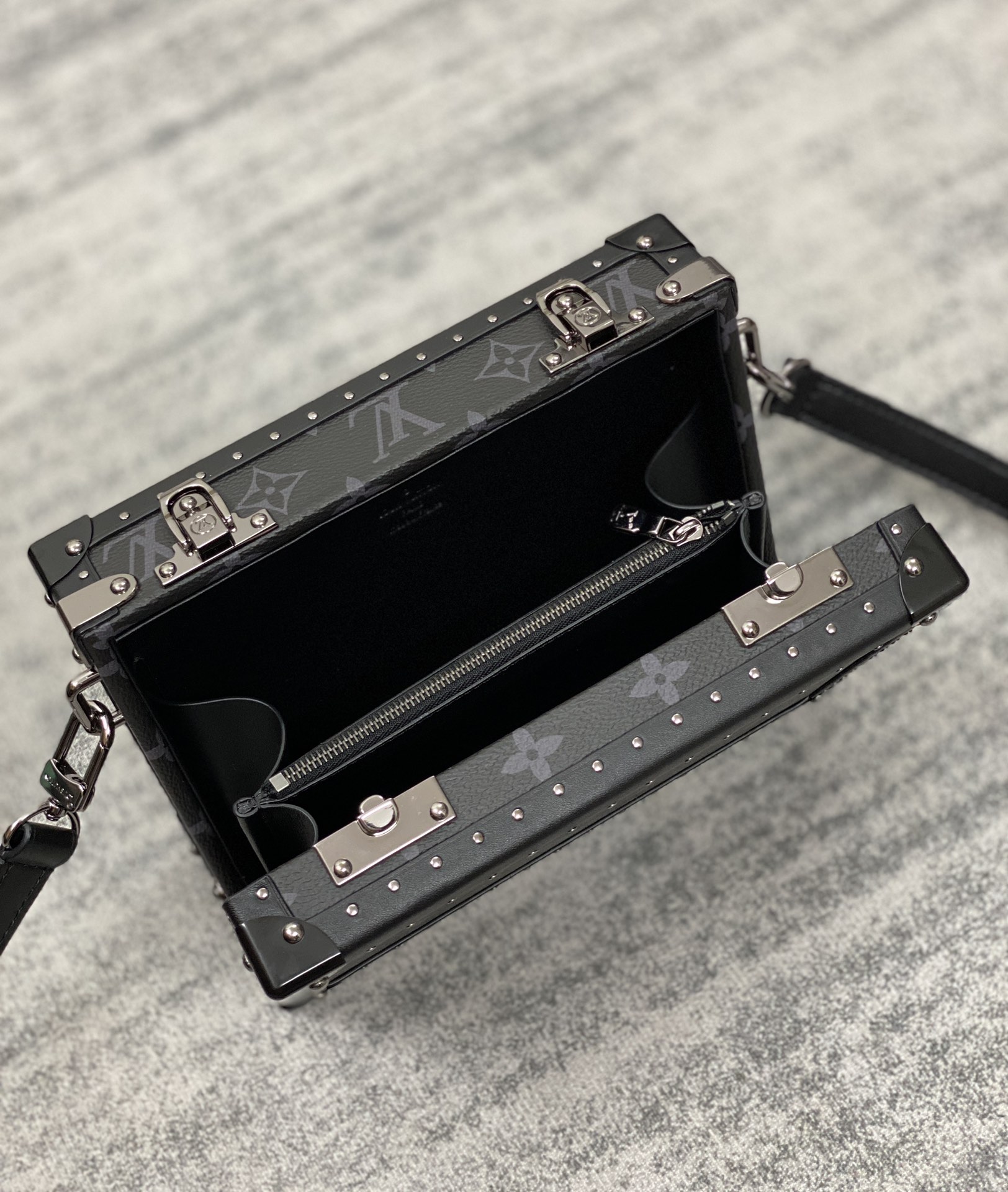 Louis Vuitton Clutch Box M20251