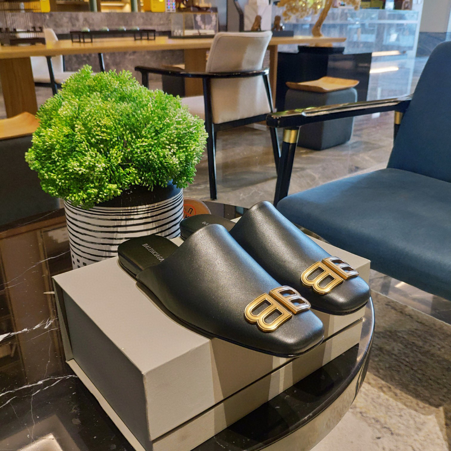 Balenciaga Leather Round toe Slippers Slide Sandal