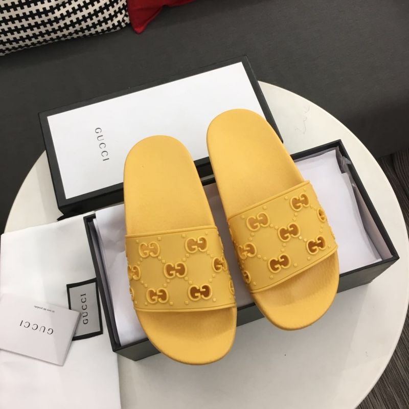 Gucci Womns GG Slide Rubber Sandals 573922