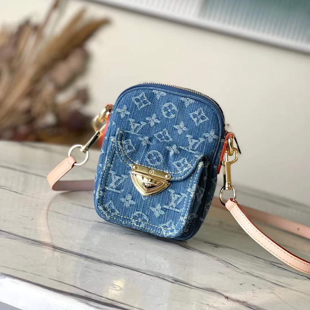 Louis Vuitton LV  Zippered Shoulder Crossbody Bag  M82948