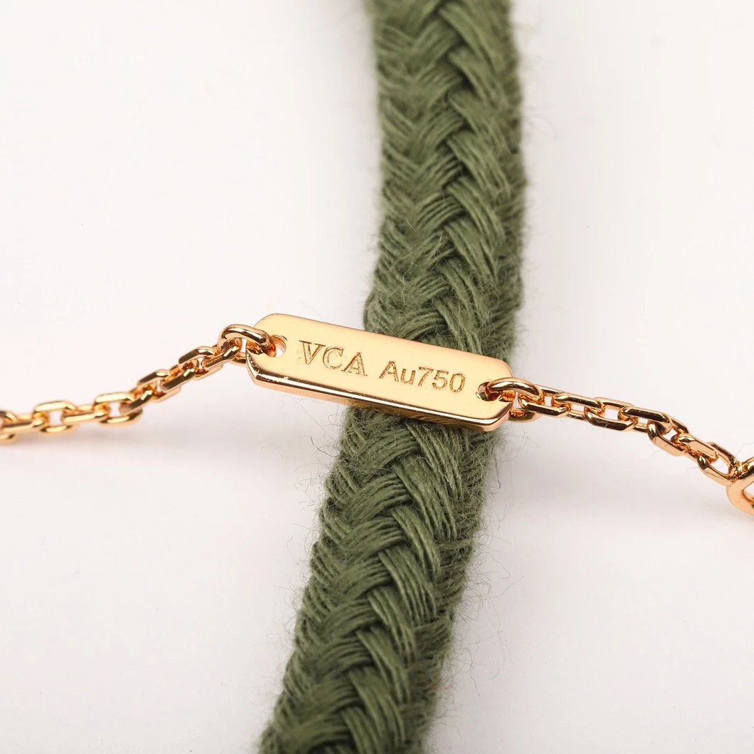 Van Cleef&Arpels VCA coccinella septempunctata Necklace