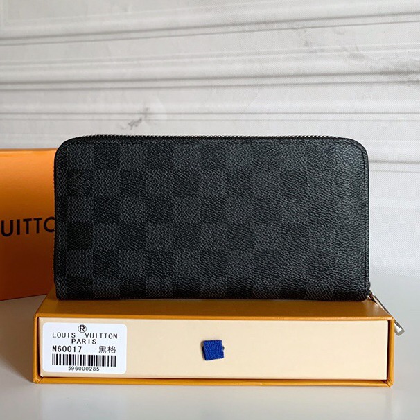 Louis Vuitton LV Zippy Wallet