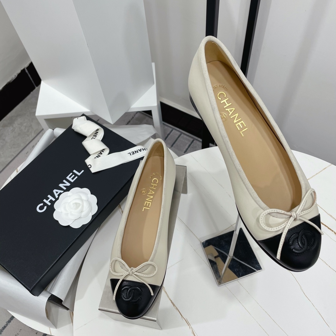 Chanel  Simple casual shoes Sandals Slide