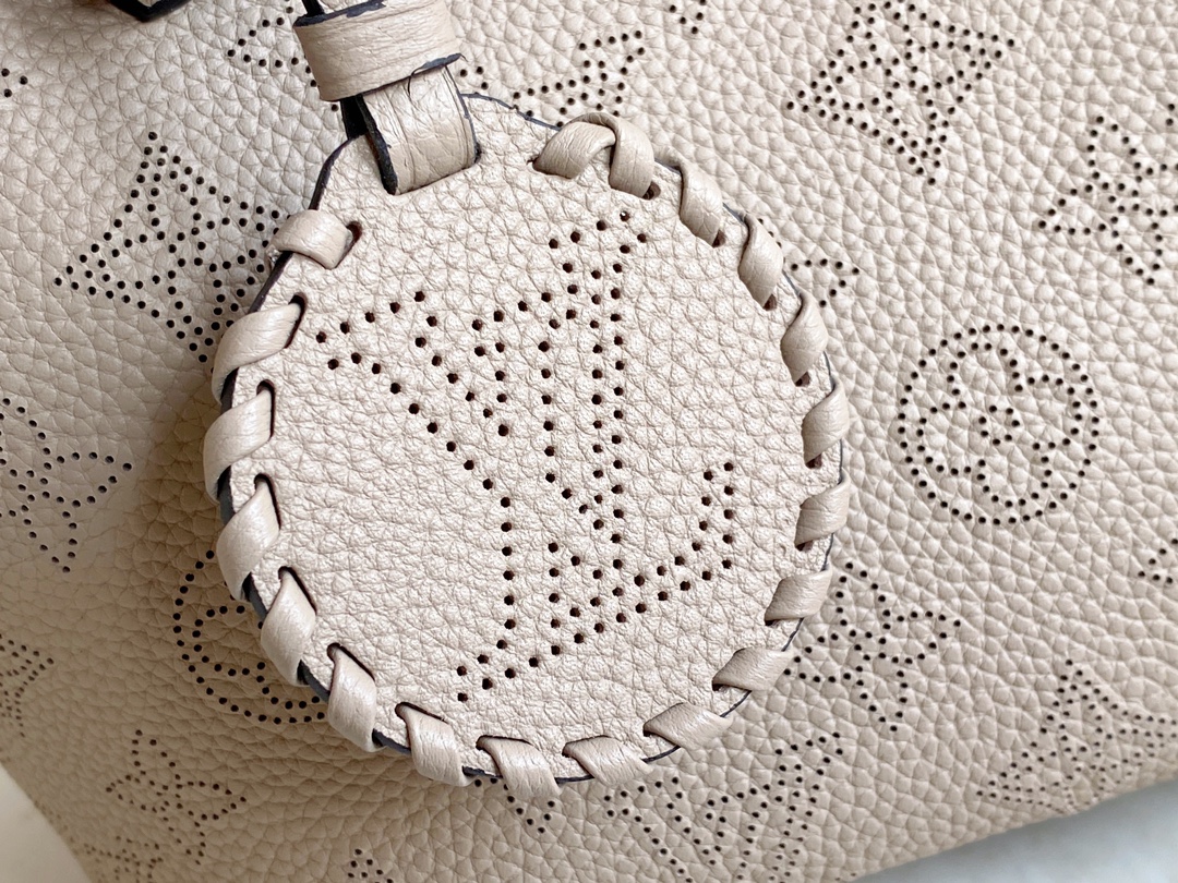 Louis Vuitton Blossom PM M21849