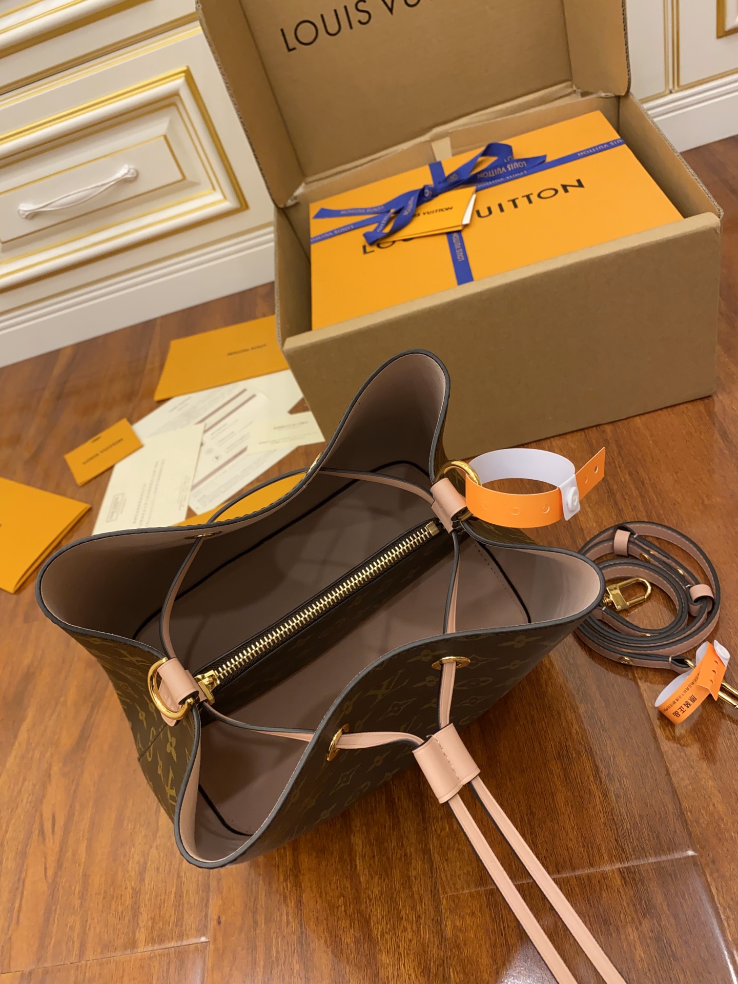 Louis Vuitton NeoNoe MM M44022