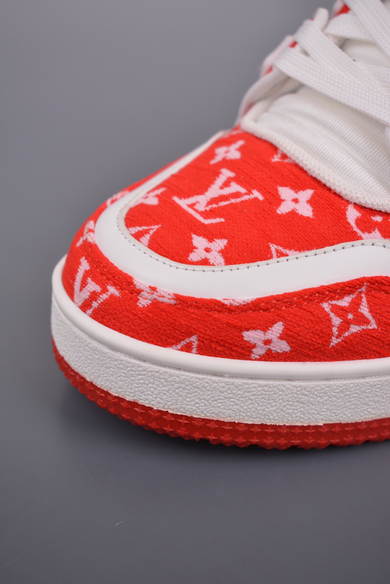 Louis Vuitton Sneakers pattern red