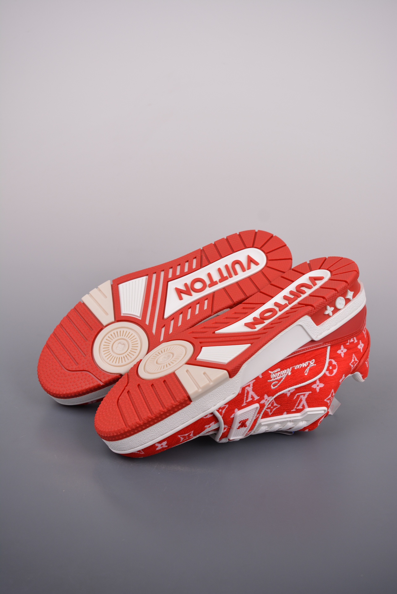 Louis Vuitton Sneakers pattern red