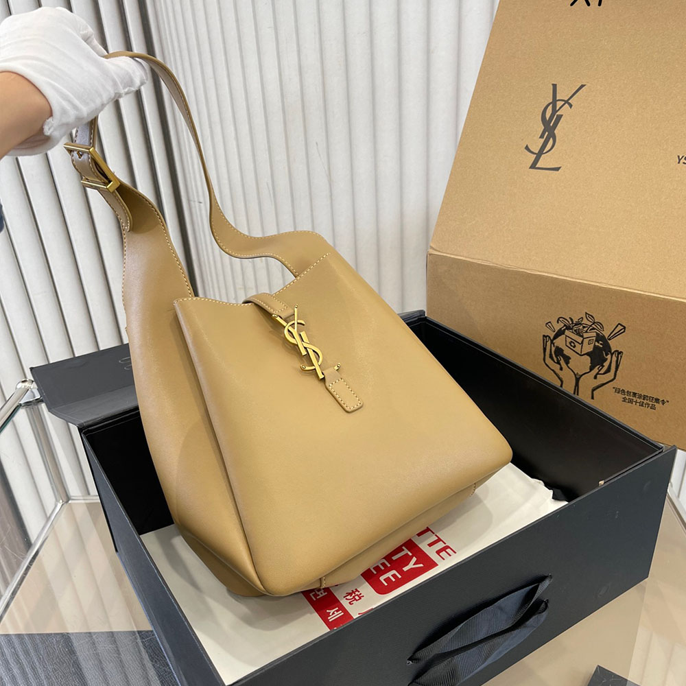 SAINT LAURENT YSL Le 5 à 7 monogram-plaque shoulder bag